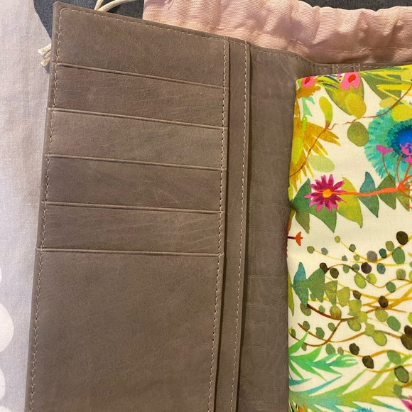 NWT NELLY DUTCH LEATHER
Wallet - Picture 6 of 8